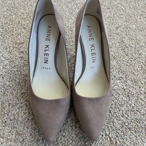 Anne Klein Women's Tan Pumps
